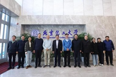 L'Université de technologie chimique de Pékin a organisé la cérémonie de remise de la bourse spéciale Jwell Machinery et le don d'équipements d'extrusion.
